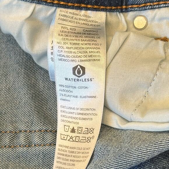 Denizen from Levi's Women's High Rise Jean Shorts Medium Wash Size 18 - Picture 8 of 9